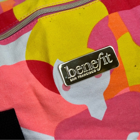 Benefit "Faces” Large Weekend Duffle Tote Limited Edition Travel Bag - Picture 8 of 13